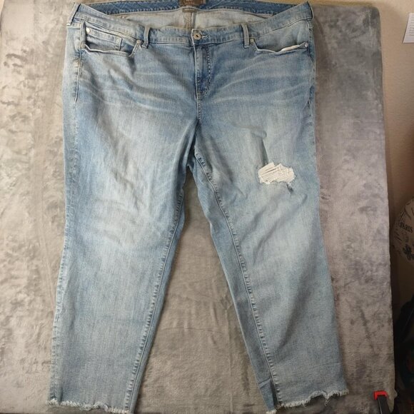 Torrid Women's 26 Denim Blue Distressing Vintage Raw Hem Crop Boyfriend Jeans - Picture 1 of 10